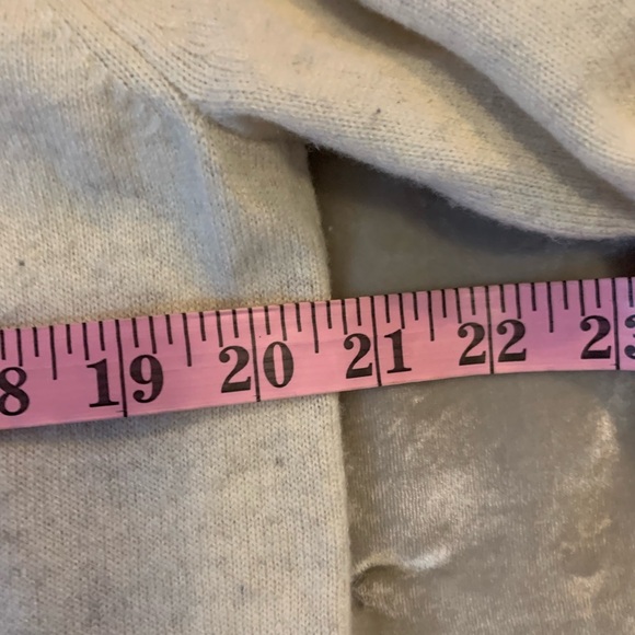 Vince sweater crewneck size medium oatmeal color 🤍 - Picture 5 of 7